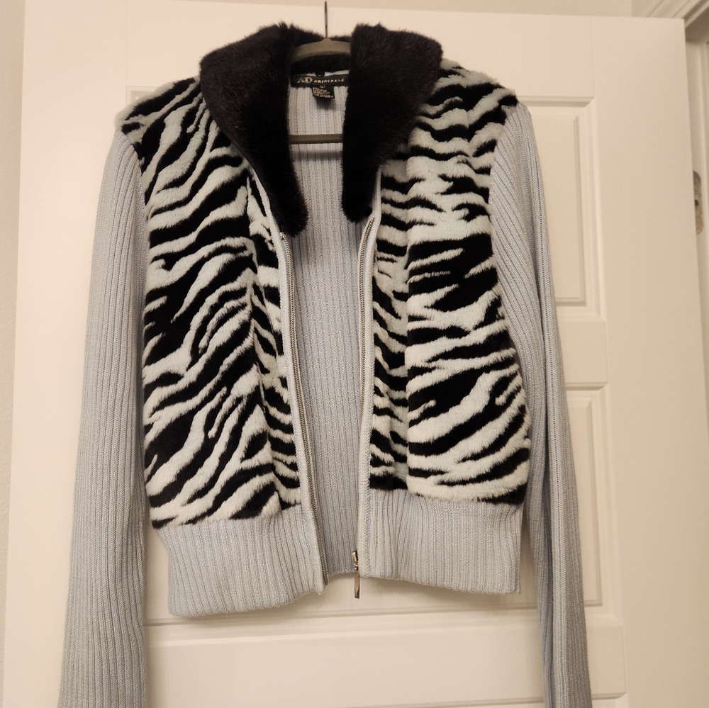 Sweater - Picture 2 of 6
